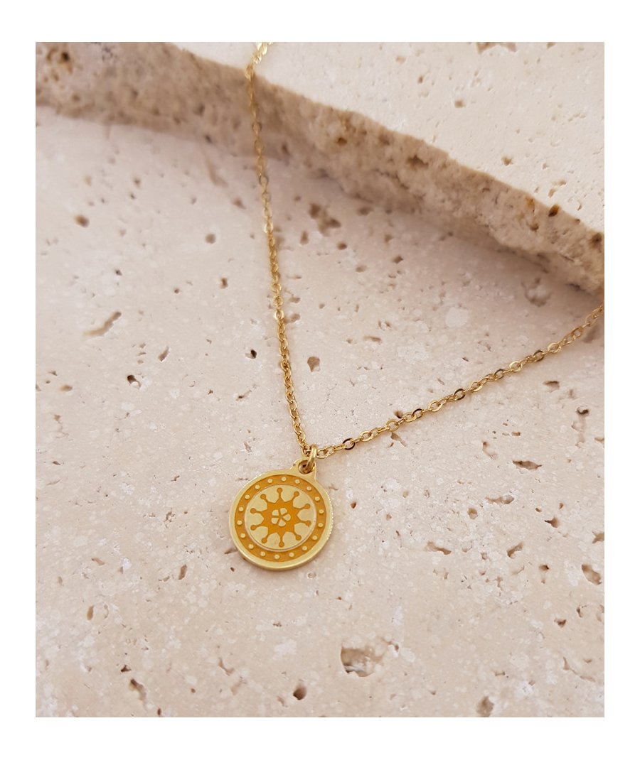 Pendentif petite médaille rose poudré acier doré