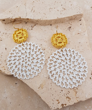 Boucles d'oreilles filigrane blanc et or