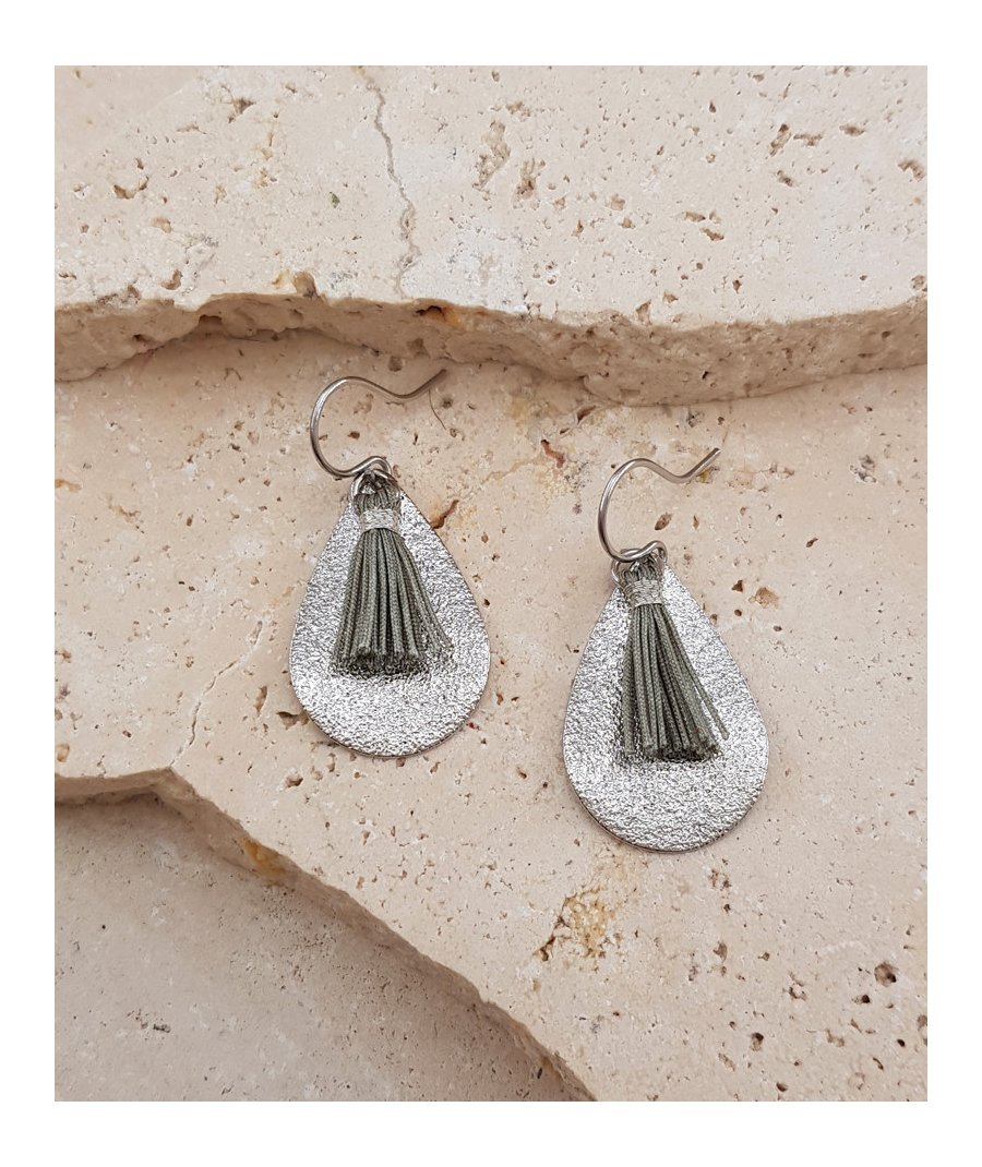 Boucles d'oreilles pompon gris