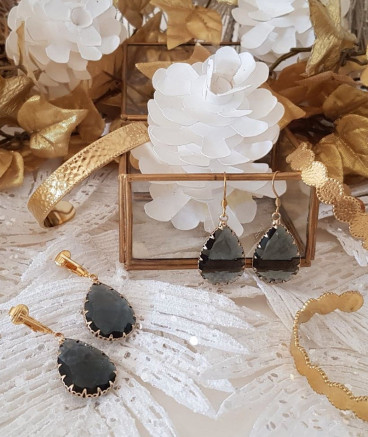 Boucles d'oreilles goutte cristal noir serti