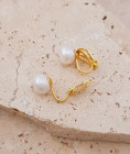 Boucles oreilles clip dorées perle nacrée 8 mm