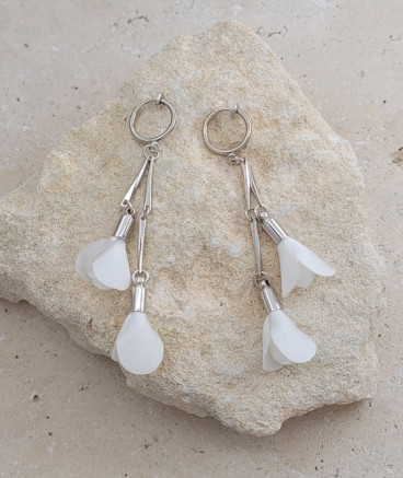 Boucles d'oreilles clip fleurs blanches