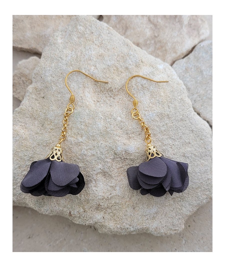 Boucles d'oreilles fleur grise