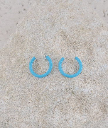 Créoles à clip bleues 13 mm ultra-confort – Création Tara Pépita