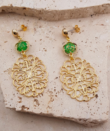 Boucles oreilles or fin filigrane et fleur verte