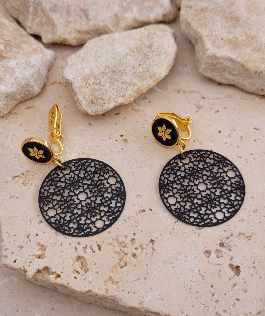 Boucles oreilles clip filigrane noir