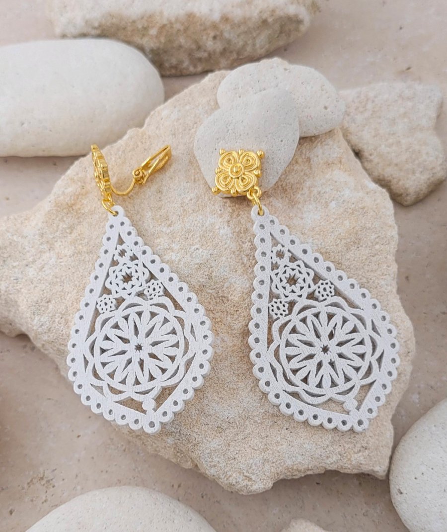 Boucles d'oreilles clip doré dentelles bois blanc (non percées)