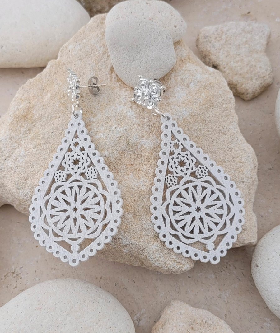 Boucles d'oreille dentelles bois blanc argentées