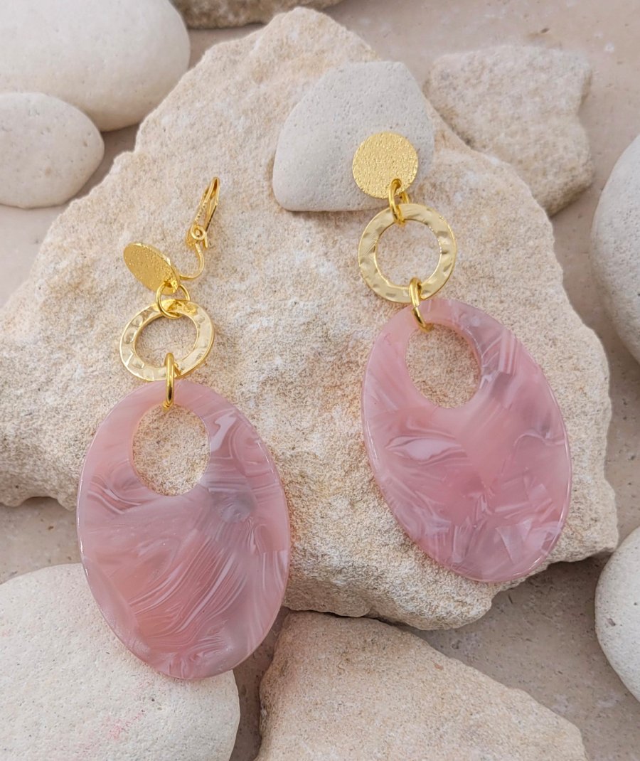 Boucles oreilles à clips résine mauve (non percées)