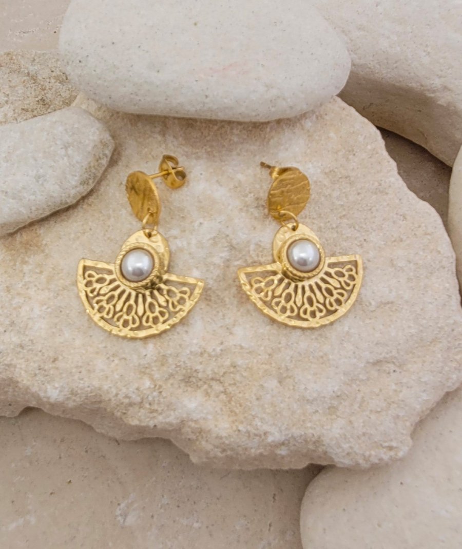 Boucles D'Oreilles Clips - Métal Doré Et Coquillages - Modèle J396 - Occasion Bon État