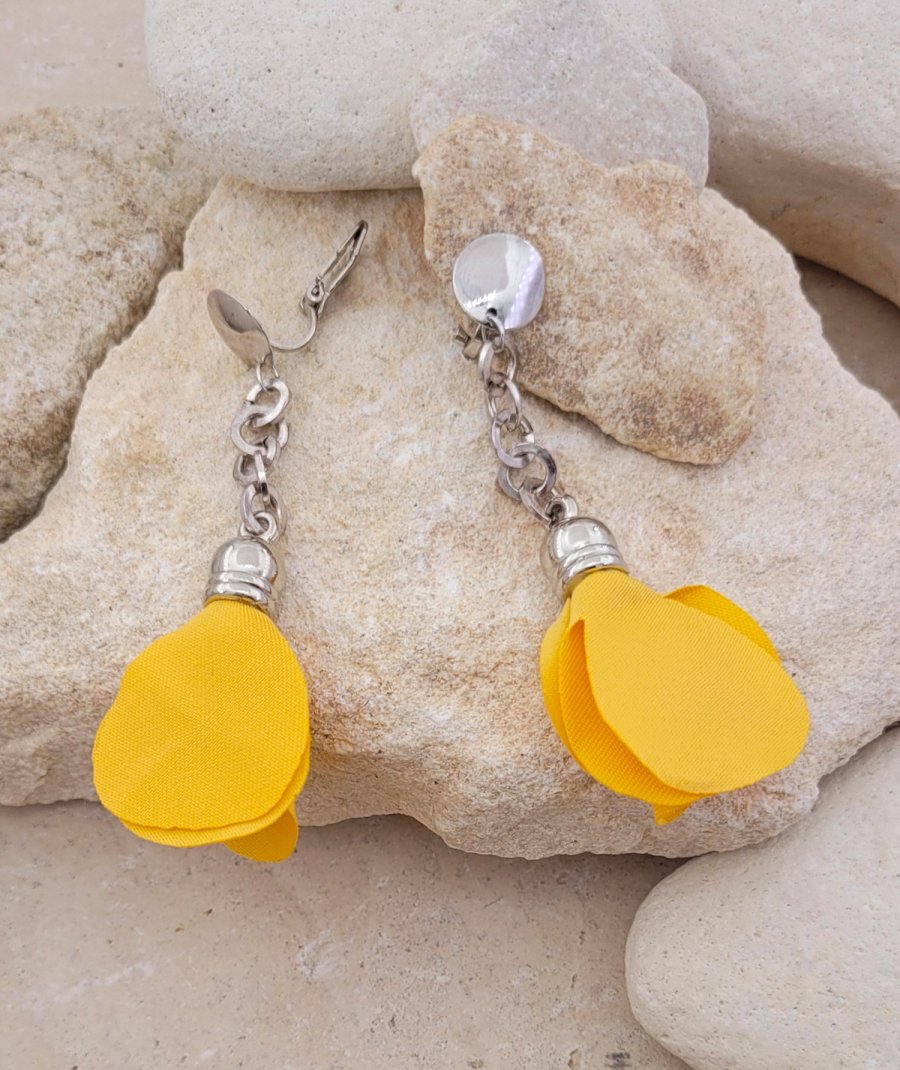 Boucles oreilles clip fleur jaune or