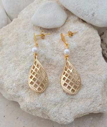 Boucles oreilles pendantes torsadées perle