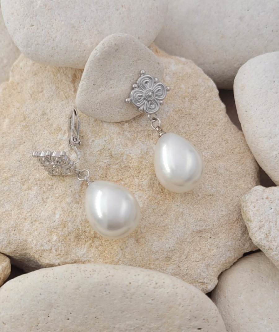 Boucles D'oreilles Vintage Argentées à Perle Nacrée – Fermoir Clous (occasion)