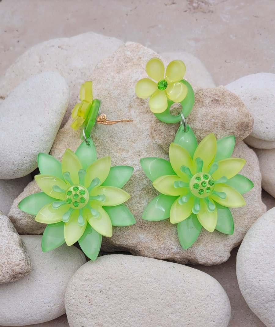 Boucles oreilles clips fleurs vert tendre