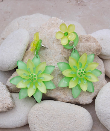 Boucles oreilles fleurs vert tendre