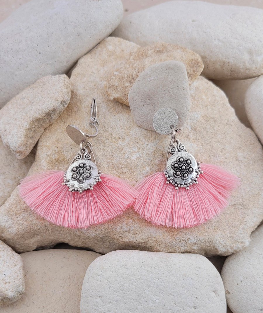 Boucles oreilles clip pompons rose clair