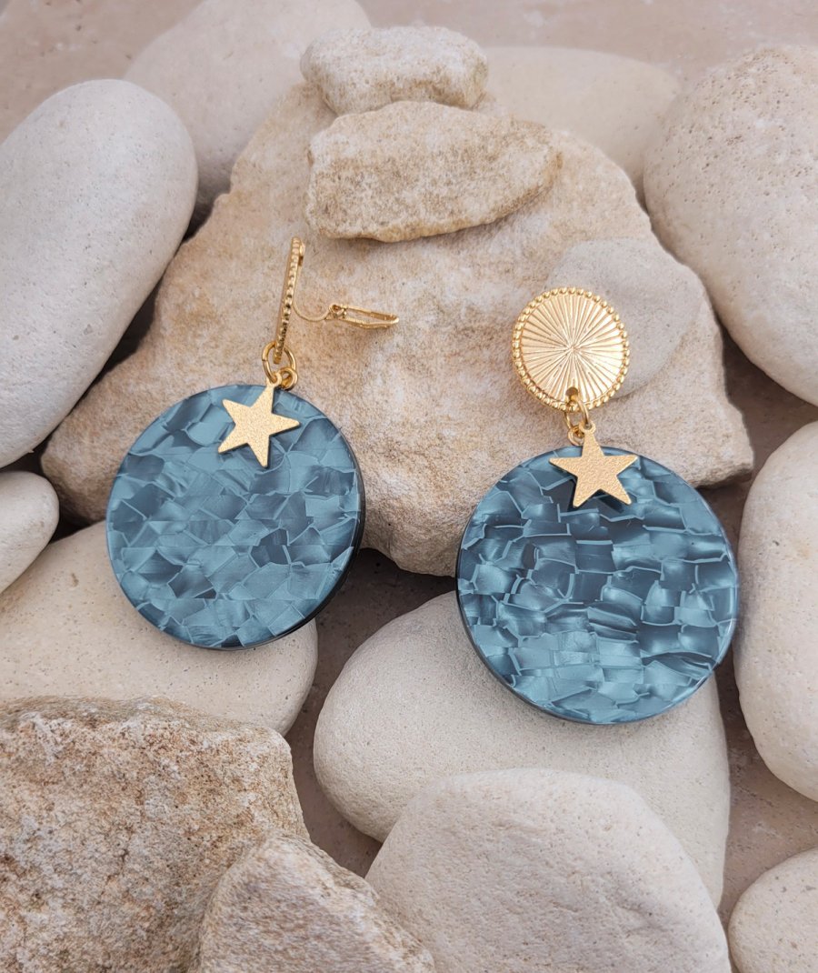 Boucles oreilles clips résine bleue nacrée étoile