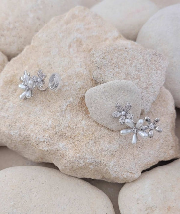 Boucles d'oreilles clips fleurs perles et strass rhodié