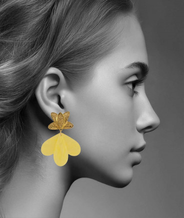 Boucles d'oreilles clip jaune paille nacré