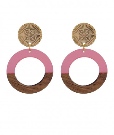 Boucles oreilles clips légères rondes, en bois et résine rose.