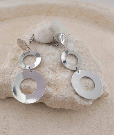 Boucles d'oreilles clips pendantes avec 2 anneaux. Modèle intemporel pour les oreilles non percées.