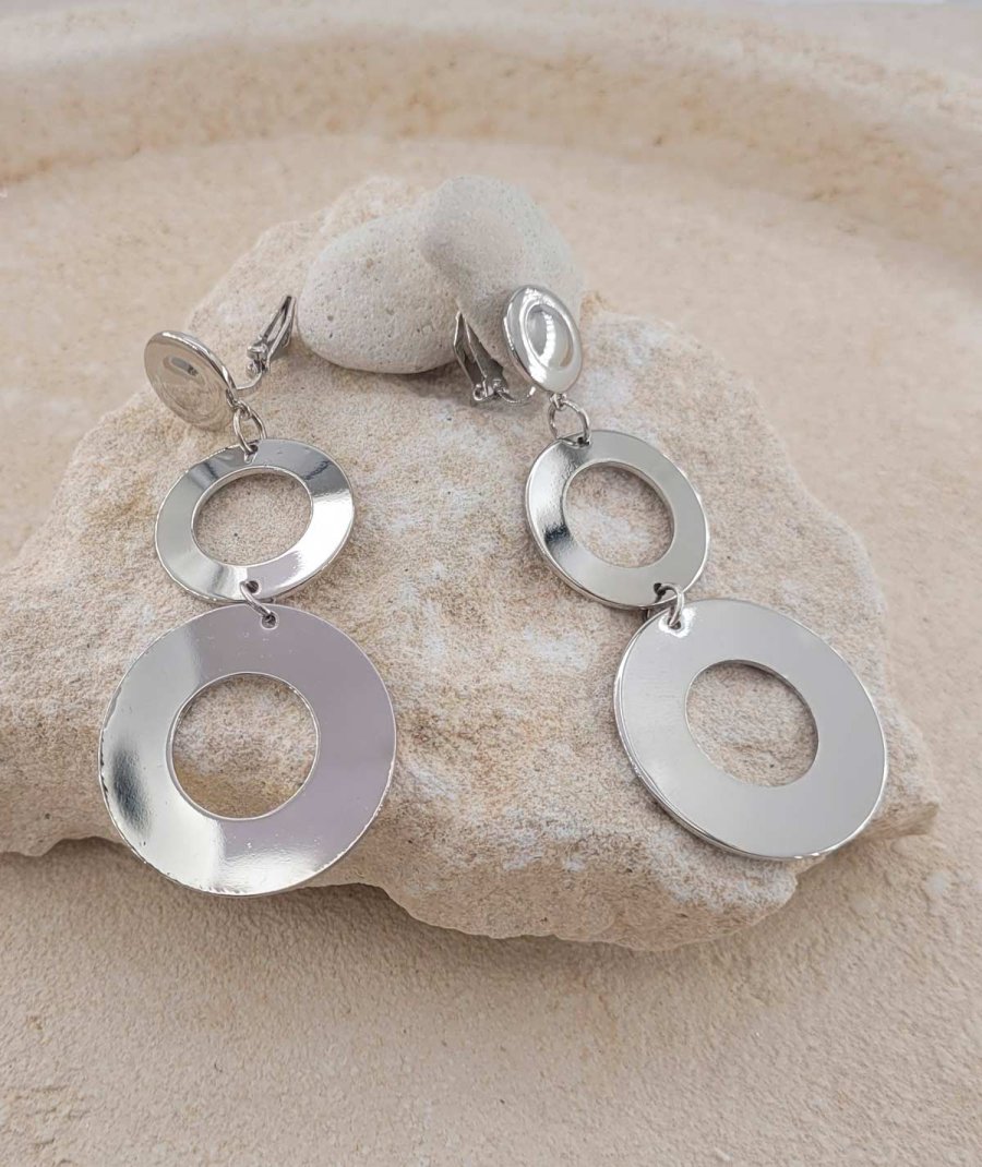 Boucles d'oreilles clips pendantes avec 2 anneaux. Modèle intemporel pour les oreilles non percées.