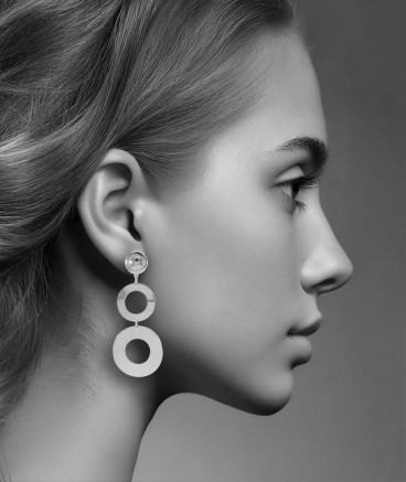 Boucles d'oreilles clips pendantes avec 2 anneaux. Modèle intemporel pour les oreilles non percées.