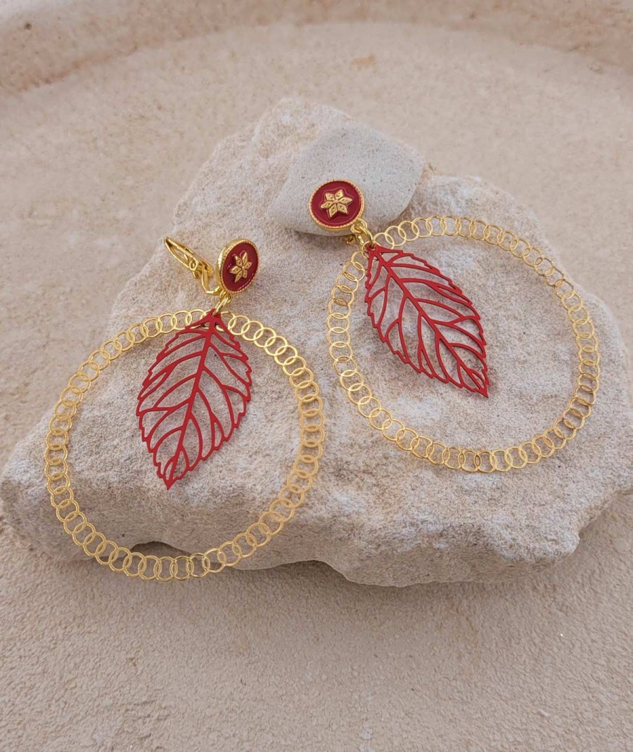 Boucles d'oreilles clip non percées dorée et rouge.