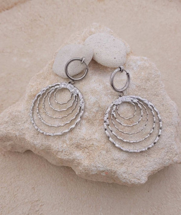 Boucles d'oreilles clips acier 5 cercles. Des anneaux pour un effet créoles sans perçage.
