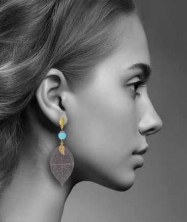 Boucles oreilles clips parfaites, pendant filigrane feuille taupe. Ultra légères, ultra confort.