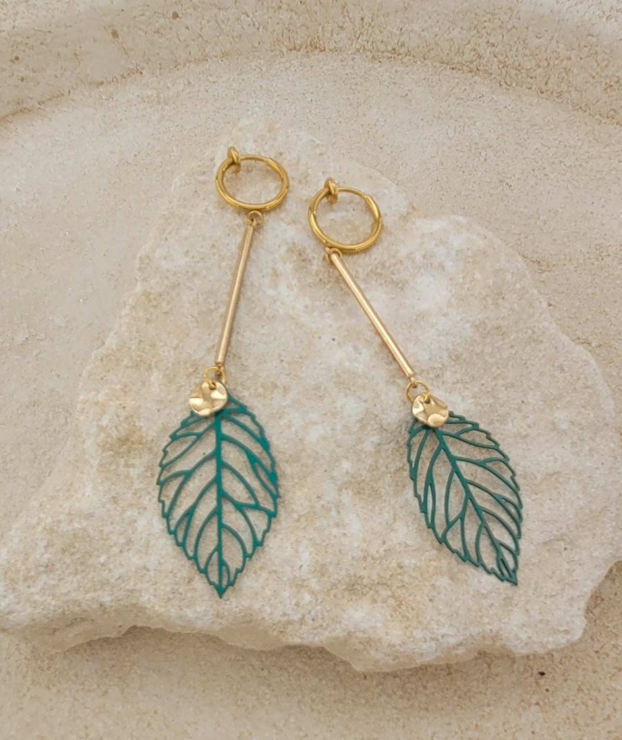 Boucles d'oreilles clips pendantes feuille verte (non percées)