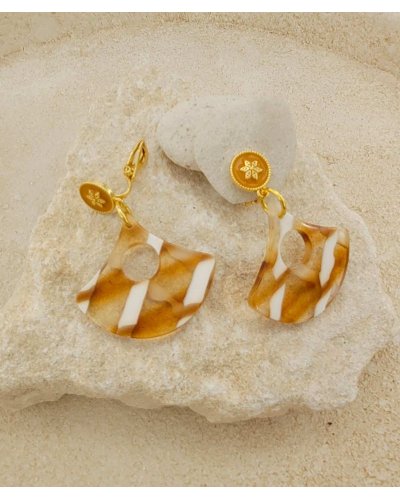 Boucles d'oreilles pendantes non percées de taille moyenne blanc et camel  - L'Ultra-confort par Tara Pépita