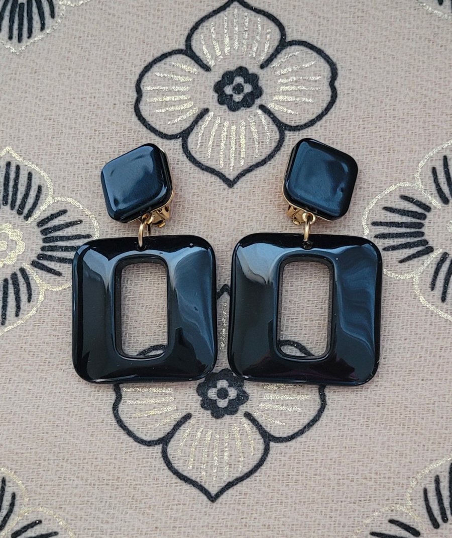 Boucles oreilles clips vintage résine noires (non percées)