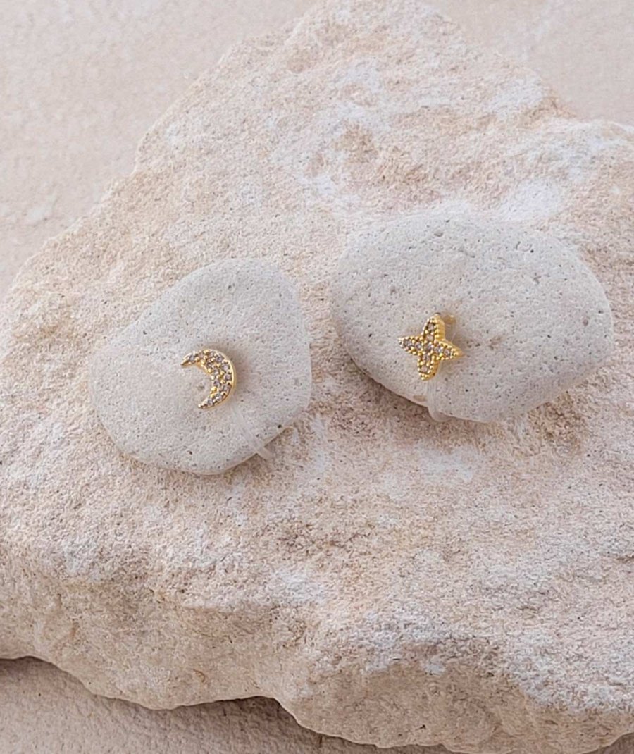 Mini boucles oreilles clip asymétriques lune étoile  - L'Ultra-confort par Tara Pépita
