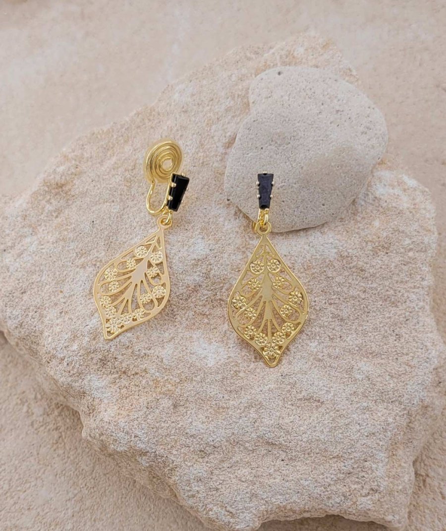 Boucles d'oreilles à clips légères dorées et clip cristal noir  - L'Ultra-confort par Tara Pépita