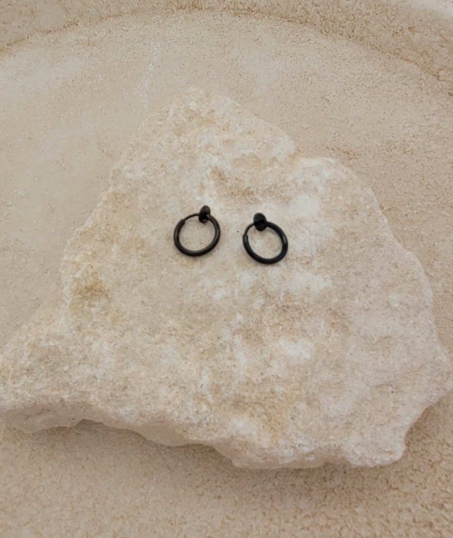 Petites créoles à clip noires de 13 mm (non percées)