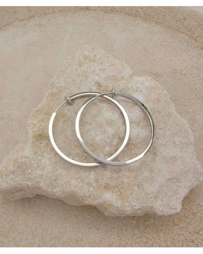 Créoles à clip rhodiées fil carré 4 cm pour oreilles non percées.