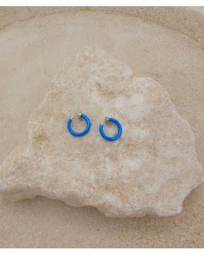 Petites créoles à clip bleues de 10 mm (non percées)