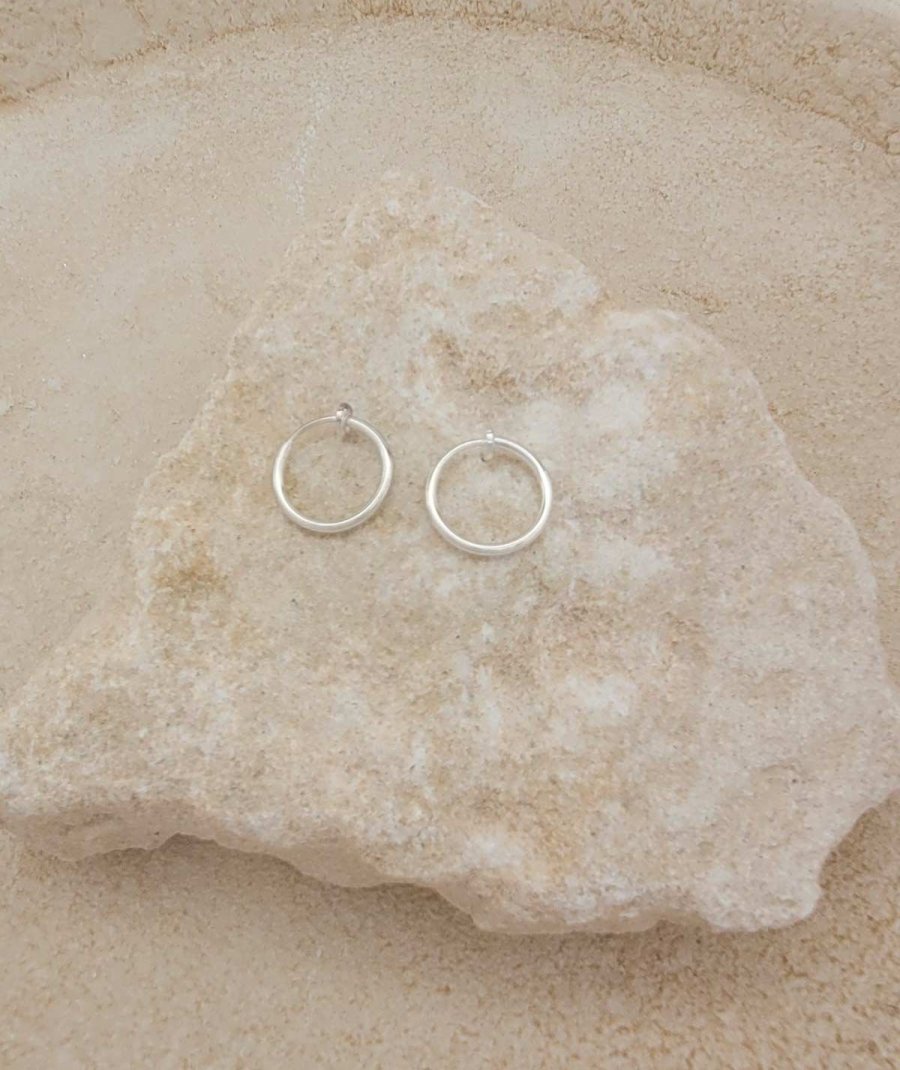 Créoles clip argentées 15 mm pour oreilles sans perçage