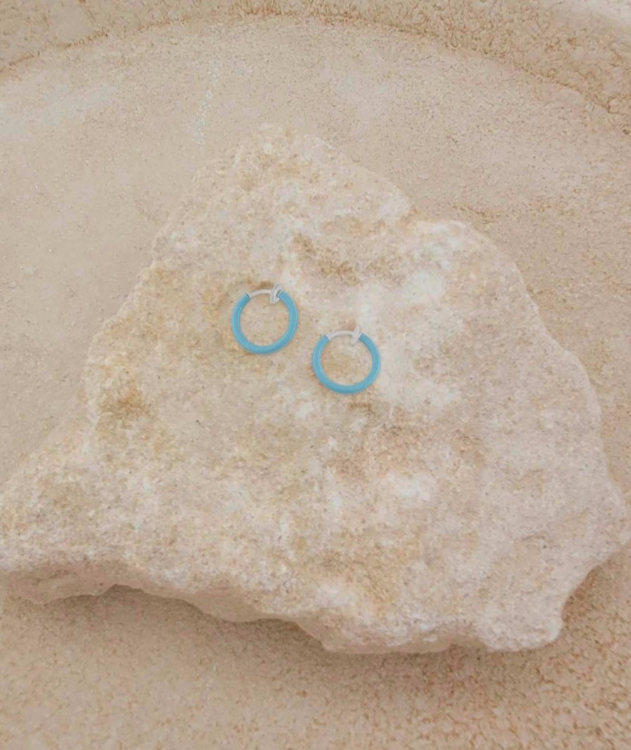 Créoles à clip bleues 13 mm ultra-confort – Création Tara Pépita