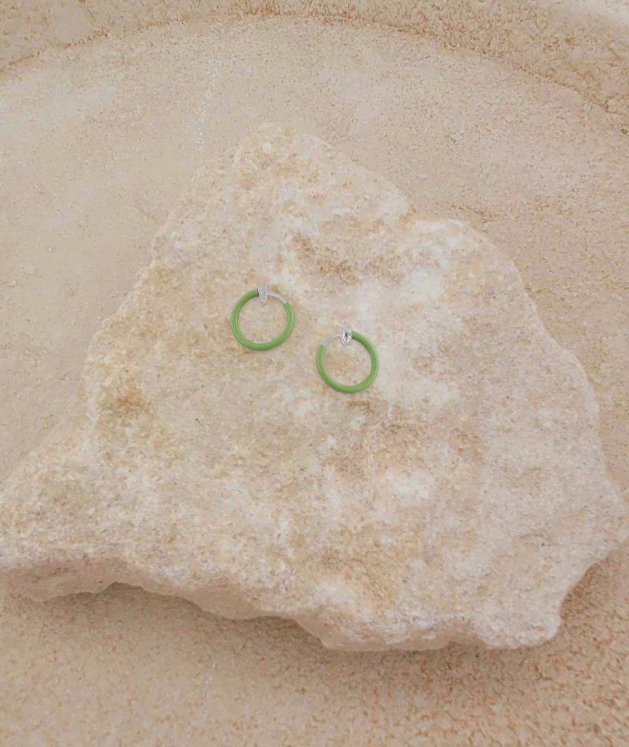Créoles à clip vertes 13 mm ultra confort