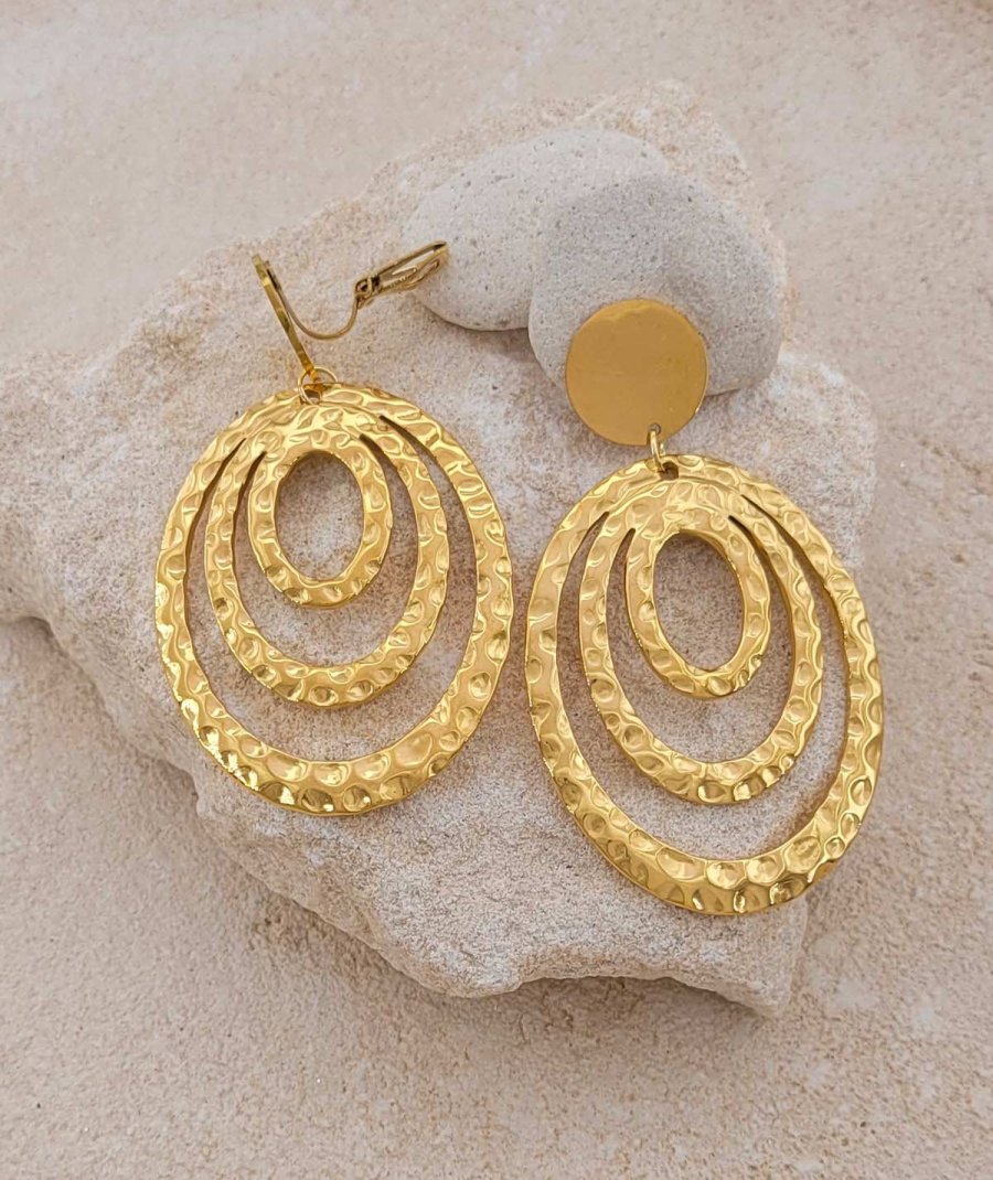 Boucles d'oreilles clips acier doré martelé résistantes et lumineuses