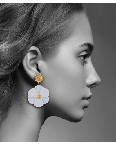 Boucles oreilles clips fleurs blanches élégantes mariage