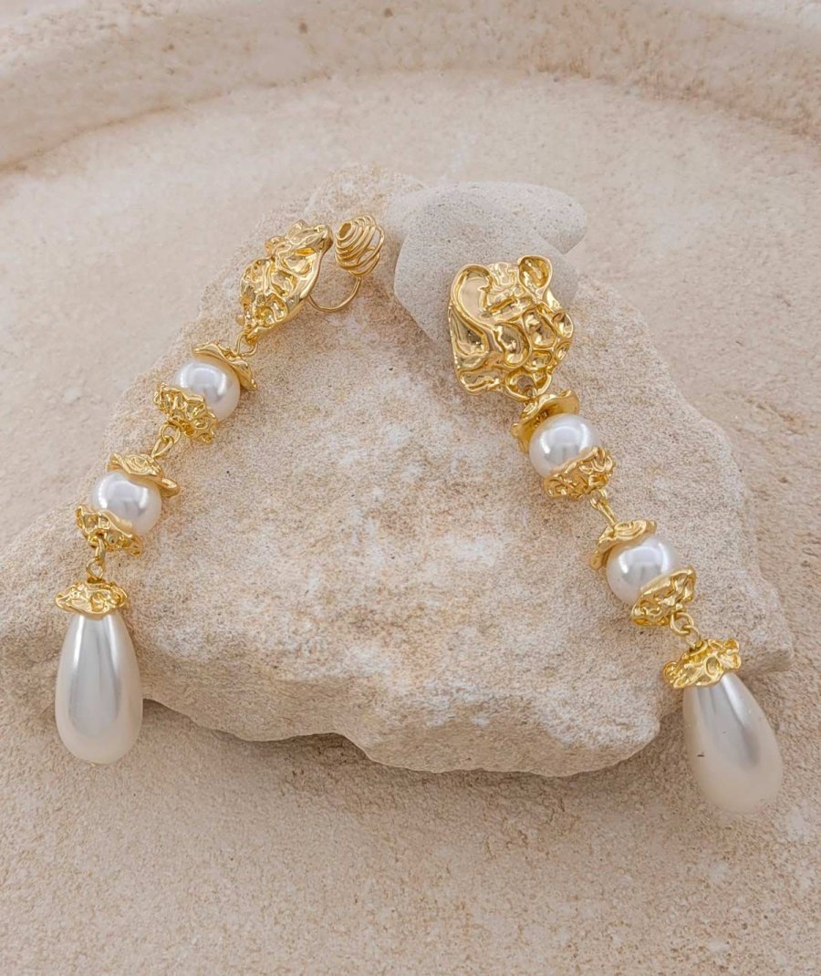 Boucles d'oreilles clips pendantes couture, perles et doré, pour une allure élégante