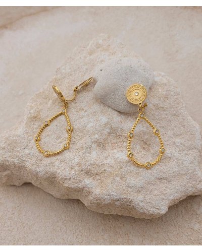 Boucles d'oreilles clip pendantes acier doré de taille moyenne très légères - L'ultra-confort par Tara Pépita