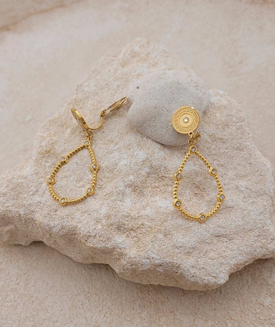 Boucles d'oreilles clip pendantes acier doré de taille moyenne très légères - L'ultra-confort par Tara Pépita