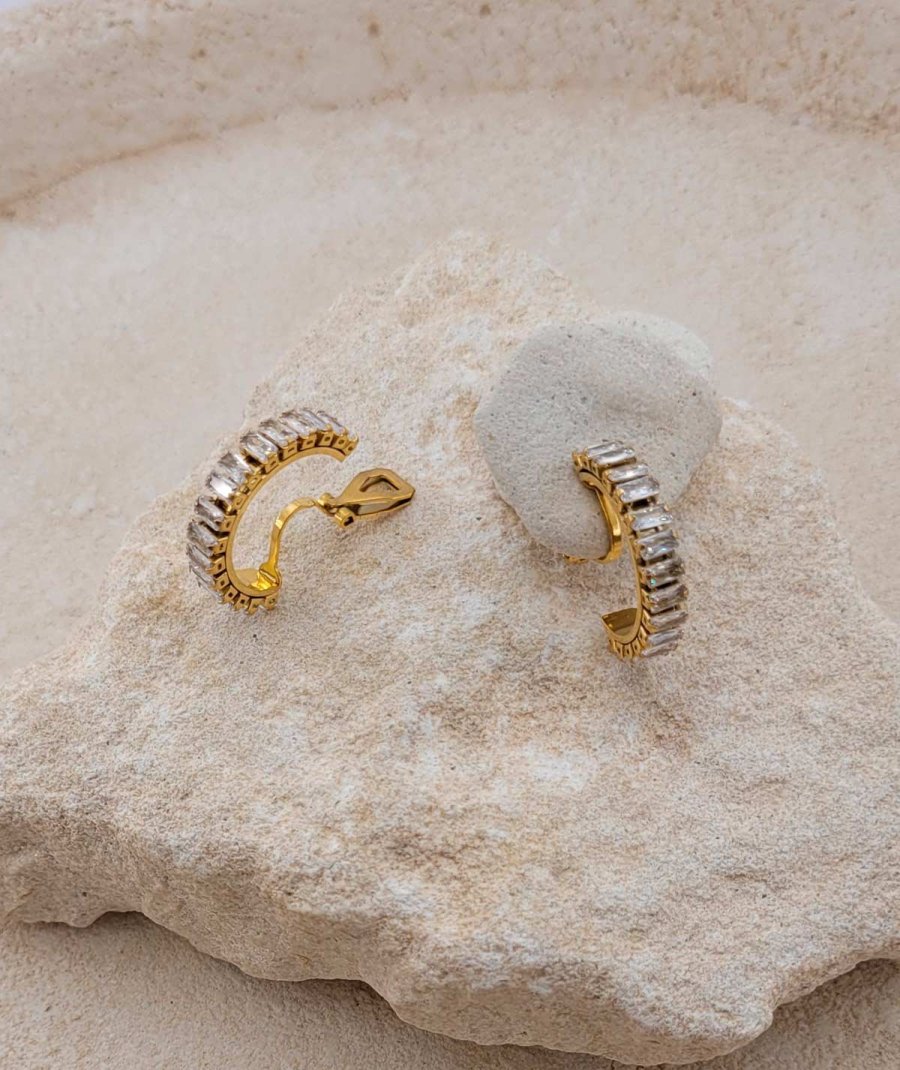 créoles à clips en acier doré et baguettes zircon sans perçage - Création Tara Pépita