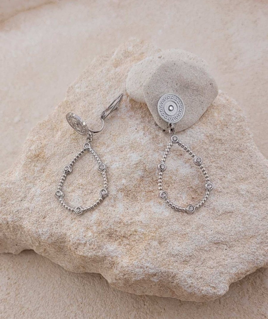 boucles d'oreilles légères rhodiées de taille moyenne à porter toute la journée - L'ultra-confort par Tara Pépita