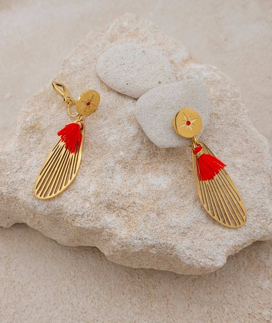 boucles d'oreilles légères dorées et rouge de taille moyenne à porter toute la journée - L'ultra-confort par Tara Pépita