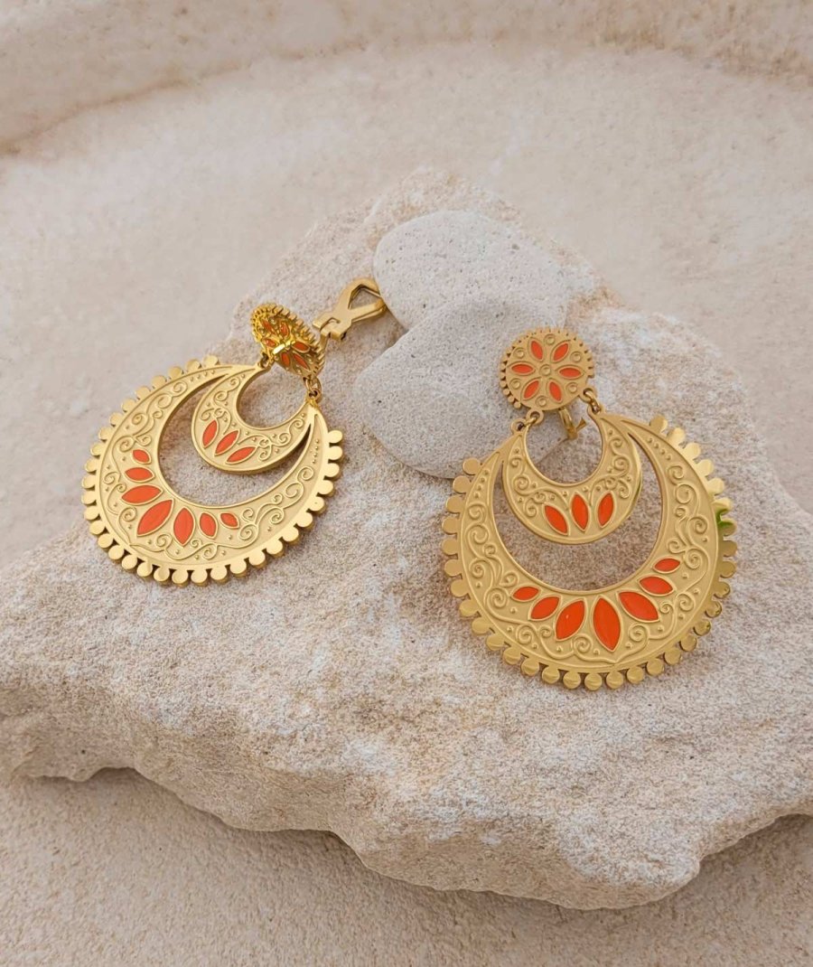 Boucles d'oreilles à clips acier doré et orange légères et résistantes dans un style oriental  - L'ultra-confort par Tara Pépita